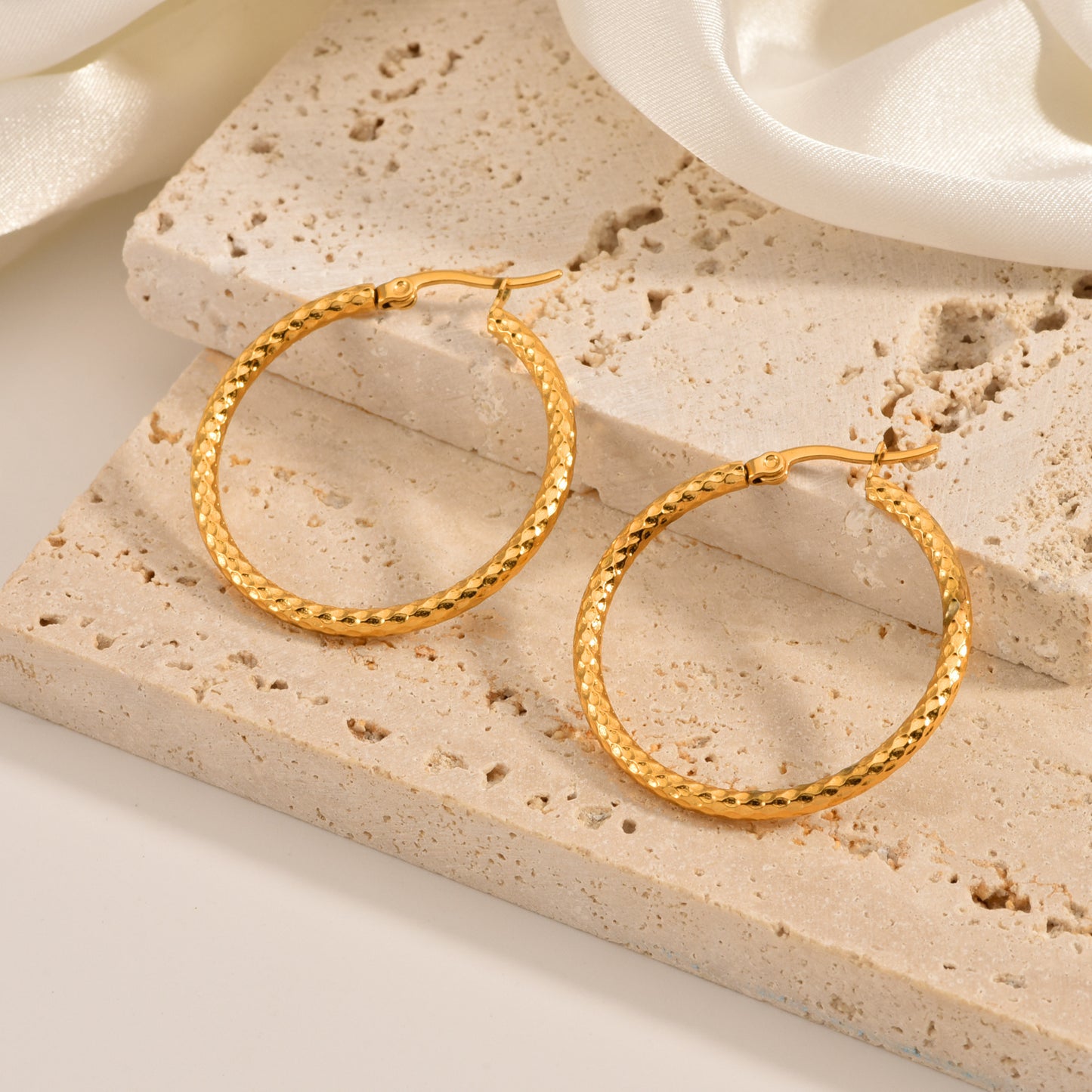 Simple Mid Circle Hoop Earrings