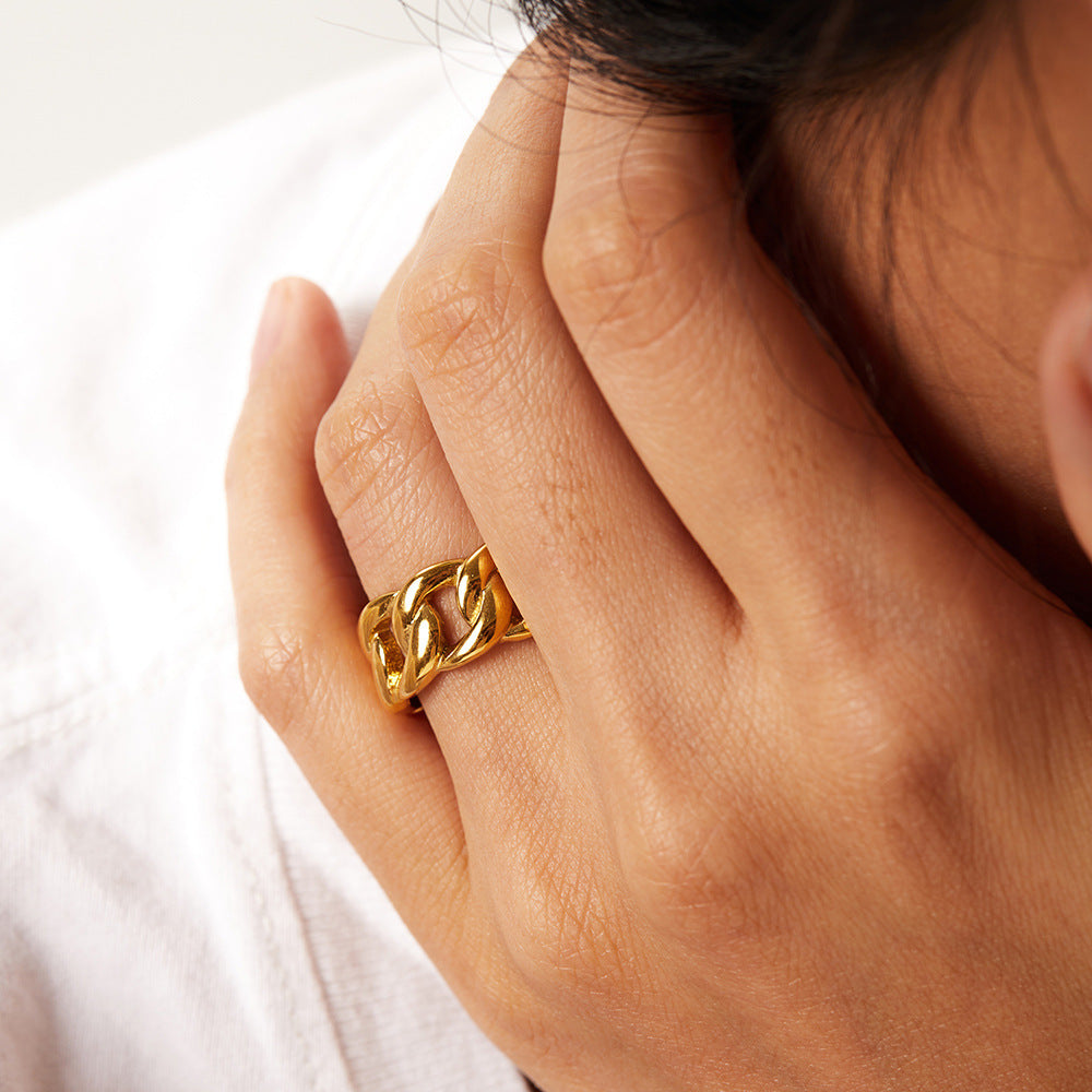 Opulent Chain Gold Ring