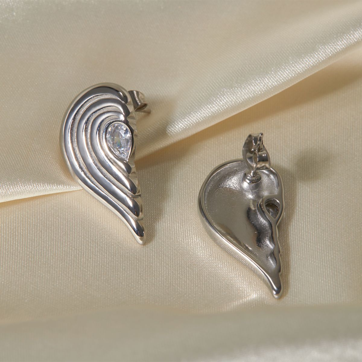 Radiant 18K Gold Stainless Steel Heart Earrings with Symmetrical Zircon Inlay - Gleamse