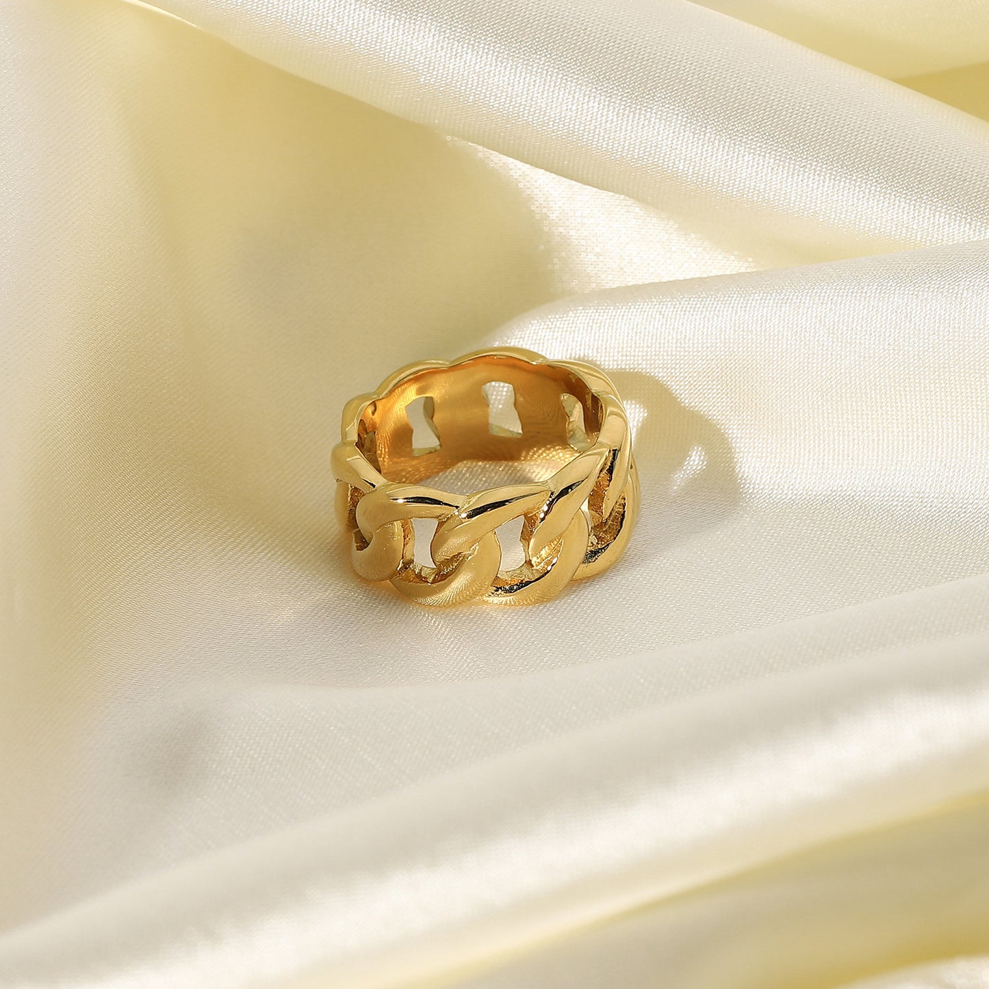 Opulent Chain Gold Ring