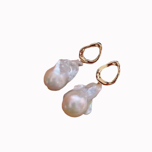 Product information: Color: White Style: earrings Shape: Alien Material: Pearl Packing list: Earrings*1Pair Product Image: