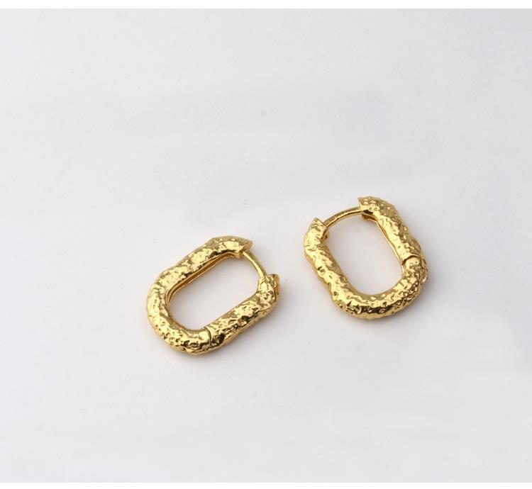 Product information: Treatment Process: Electroplating Color: gold, silver Applicable population: Female Material: Silver Shape: U-shaped Style: Advanced Packing list: Earrings *1 pair Product Image: