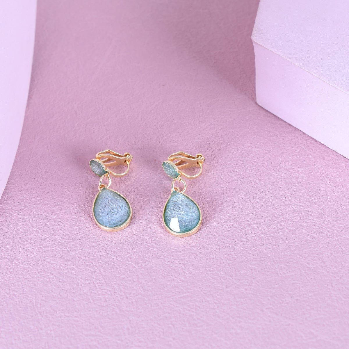 Product information: Treatment Process: Electroplating Color: water drop ear studs pairs, a pair of water drop ear clips Applicable population: Female Style: Women's Material: zinc alloy Shape: drop shape Size：3.1*1.2cm Packing list: Earrings*1Pair Produc