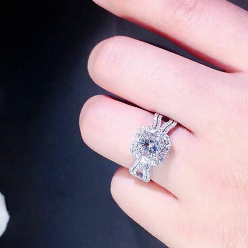 Exquisite Full Diamond Zircon Engagement Ring