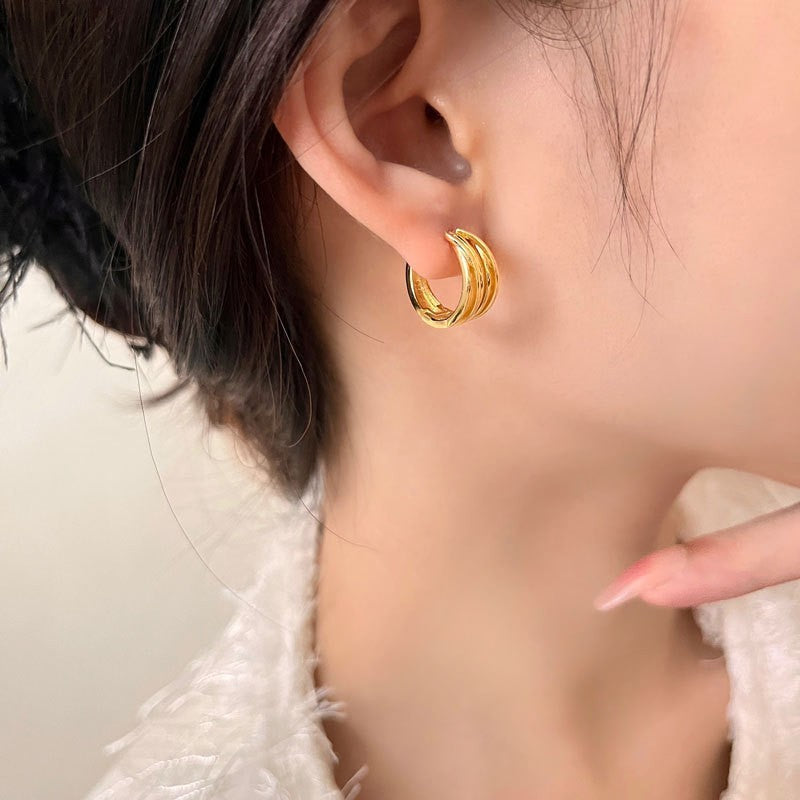 Product information: Treatment Process: Electroplating Color: multi-layer ear clip-Silver, multi-layer ear clip-Yellow Gold Material: Silver Purity: 925 silver Size: ear clip width 0.7cm, outer diameter 1.5cm, inner diameter 1.2cm Packing list: Earrings *